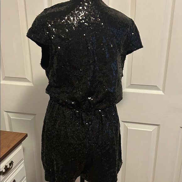 WYLDR Shimmering Black Sequin Romper A - Picture 7 of 7